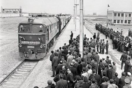 Železnú rudu zo Sovietskeho zväzu dopravia vlakom priamo do VSŽ