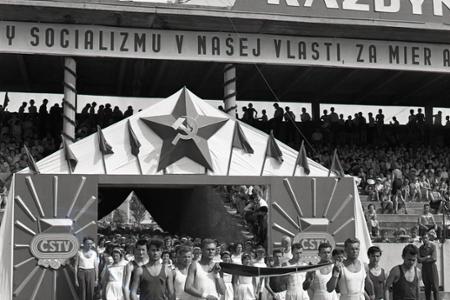 Rok 1960:Spartakiáda–najväčší športový sviatok pracujúceho človeka