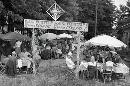 Rok 1961: Počas žatvy teplé obedy 