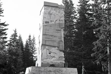 Rok 1961: V Nízkych Tatrách budujú monument pripomínajúci boje počas SNP