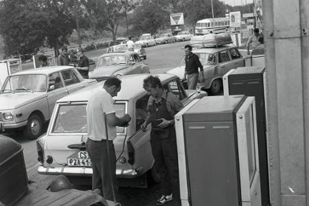 Rok 1971: Čerpacie stanice na plný plyn