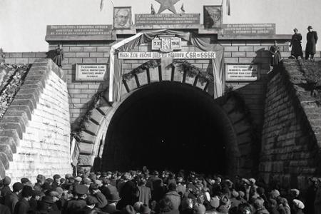 Rok 1946: Na východe republiky znovuotvorili Lupkovský tunel
