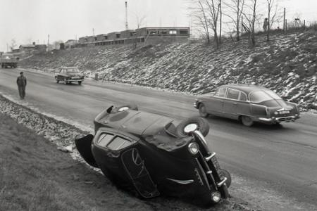 Rok 1967: Verejná bezpečnosť pátra po zlodejovi áut