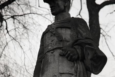 Rok 1990: V Predmieri zachránili pôvodnú sochu Štefánika