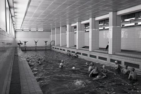 Rok 1969: Krytý bazén pre školu na Tomášikovej ulici v Bratislave