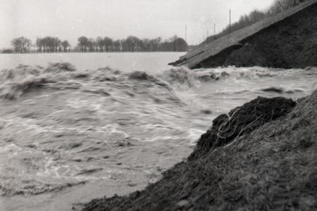 Rok 1966: Na rieke Ondava sa pretrhla hrádza