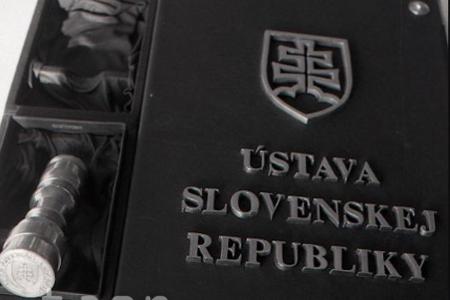 Rok 1992: Slovenská národná rada schválila Ústavu SR