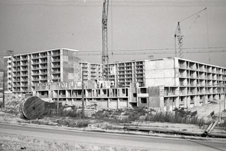 Rok 1969: V Karlovej Vsi dokončujú byty na novom sídlisku