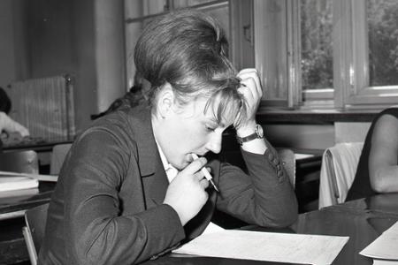 Rok 1966: Na školách sa začínajú písomné maturity 