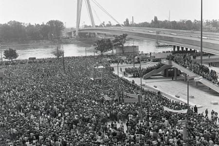 Rok 1972: Otvorili Most SNP v Bratislave