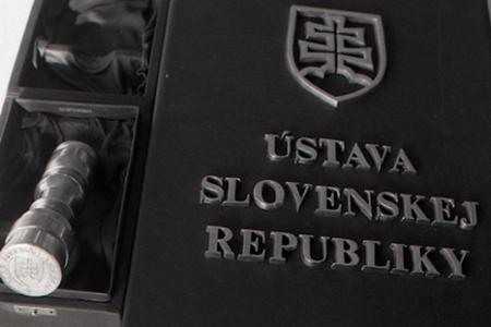 Rok 1992: Slováci majú vlastnú ústavu
