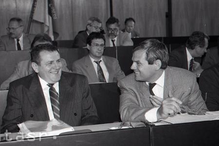 Rok 1992: Slováci majú vlastnú ústavu