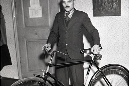 Rok 1953: Najlepší pracovníci dostali do bezplatného užívania bicykle