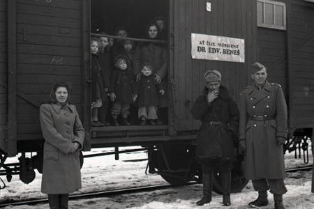 Rok 1947: Prvé transporty volyňských Čechov späť do vlasti