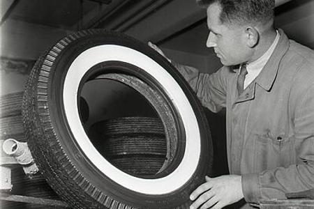 Narodil sa vynálezca pneumatiky J.B.Dunlop