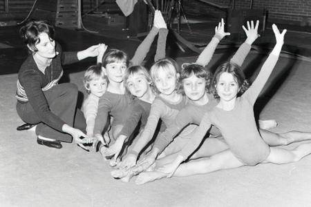 Rok 1976: Mladé nádejné bratislavské gymnastky sú v tých najlepších rukách