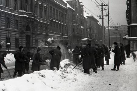Sneží a mrzne aj v roku 1956