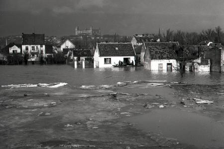 Rok 1947: Dunajské vody zaliali Petržalku