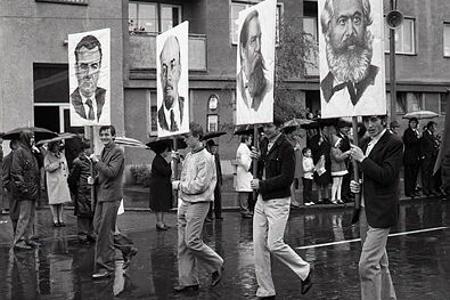 Oslavujeme 1.máj – sviatok všetkých pracujúcich, ktorí budujú socializmus