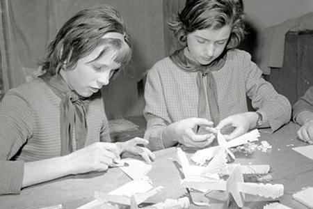 Oslavujeme 1.máj – sviatok všetkých pracujúcich, ktorí budujú socializmus