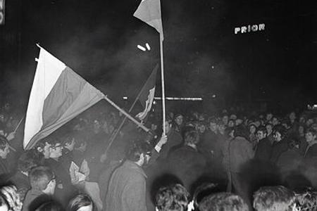 Rok 1969: Hokejisti porazili tím ZSSR a bratislavské ulice zaplnili fanúšikovia