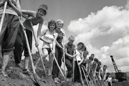 Letné brigády zväzákov na melioračných stavbách mládeže