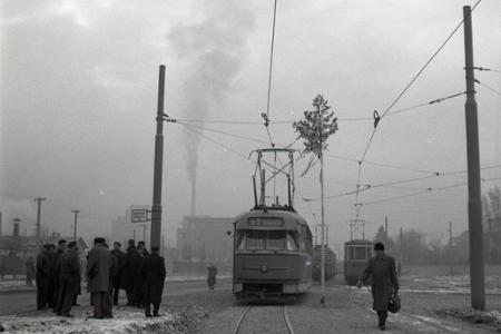 Rok 1965: O niekoľko dní začne jazdiť električka aj do Rače 