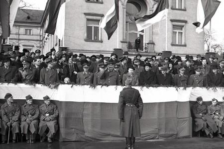 Rok 1947:Oslavy pri príležitosti výročia narodenín prvého prezidenta