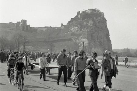 Rok 1974: Začína sa tradícia turistického pochodu Devín - Dukla