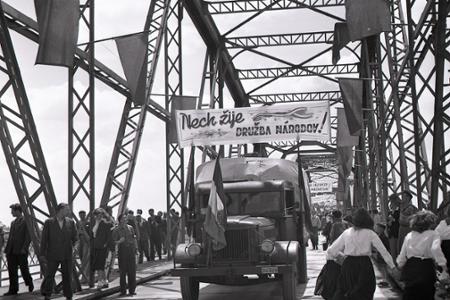 Rok 1953: Desaťtisíc kníh pre Maďarov žijúcich na Slovensku