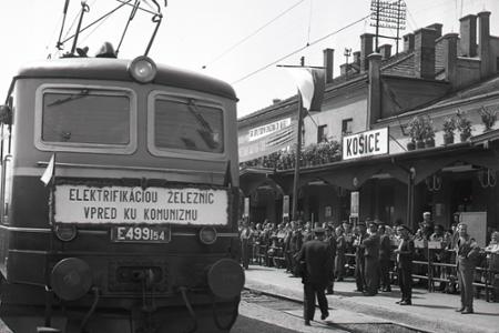 Rok 1961: Z Košíc do Prahy vyrazil prvý elektrický vlak