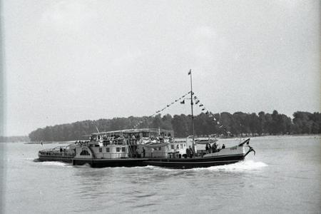 Rok 1956: Potopená loď Javorina opäť na vlnách Dunaja