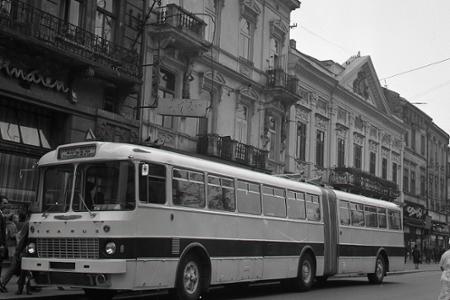 Rok 1968: V uliciach Košíc sa objavil kĺbový autobus