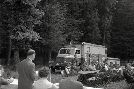 Rok 1961: Do lesov dorazili lesobusy