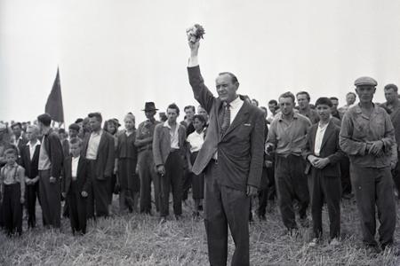 Rok 1961: Prvý výkop na tepelnej elektrárni vo Vojanoch
