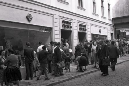 Rok 1955: Bratislava má najmodernejšiu predajňu textilu