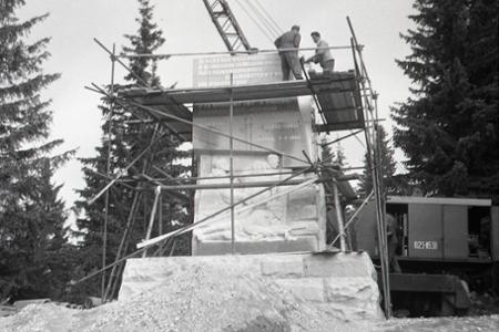 Rok 1961:V Nízkych Tatrách budujú monument pripomínajúci boje počas SNP