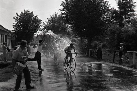 Rok 1959: Horúčavy doliehajú aj na cyklistických pretekárov 