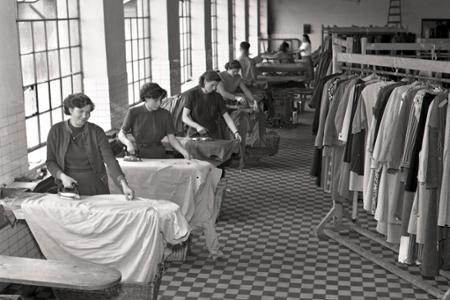 Rok 1955: Práčovňa komunálnych služieb v Žiline slúži pracujúcim 