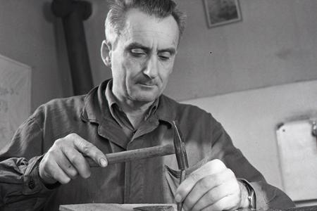 Rok 1968: Juraj Velebný vyrába valašky na vývoz