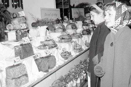Rok 1956: Ponuka mäsových výrobkov na vianočný stôl