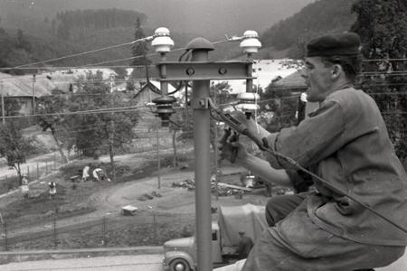 Rok 1960: Elektrifikovali poslednú obec v ČSSR