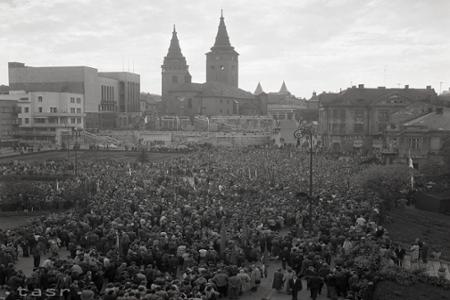 Rok 1958: Tisícky Žilinčanov vyjadrujú podporu KSČ