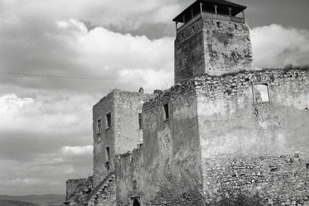Rok 1956: Ruiny trenčianskeho hradu pred rekonštrukciou