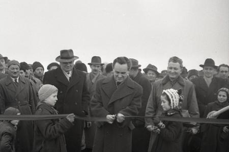 Rok 1955: Pred Vianocami spojili juh Slovenska nové cesty