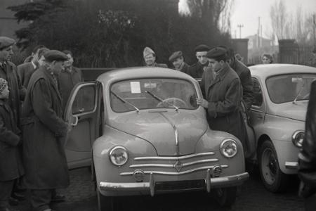 Rok 1956: Ďalší družstevníci si kúpili nové osobné autá 