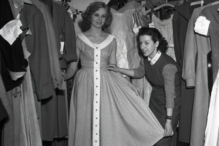 Rok 1954: Nositeľná móda z národného podniku VKUS 