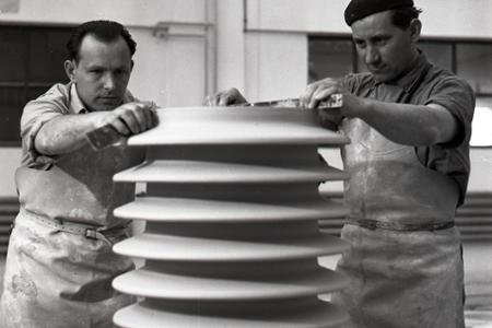 Rok 1955: V Čabe otvorili novú porcelánku