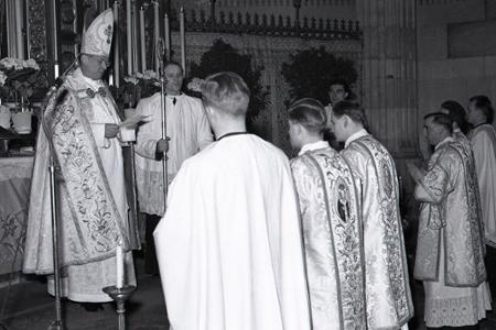 Rok 1951: Inštalácia kanonikov Družnej kapituly bratislavskej 