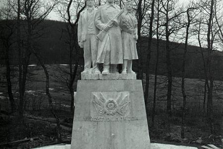 Rok 1955:Dargov–pamätník vďaky ľudu východného Slovenska za oslobodenie
